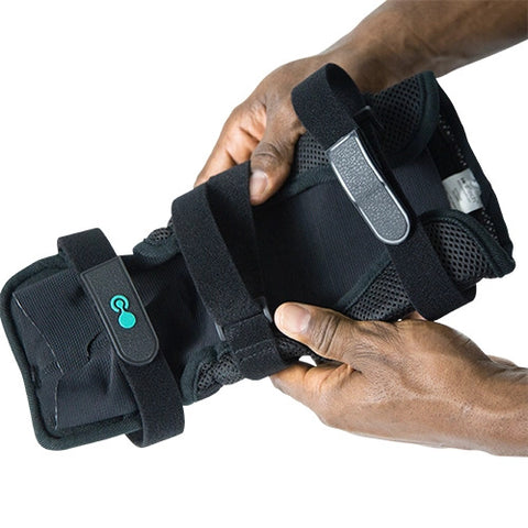 916 WRIST BRACE, ROM HINGE, PERFORATED, L/R, UNIVERSAL SIZE - SUP1039